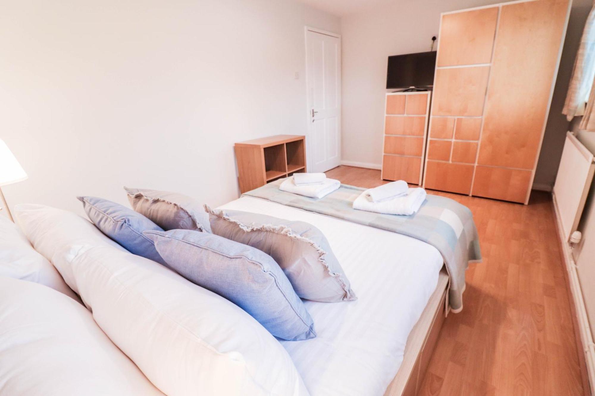Bright And Spacious Contractor House L Parking! Borehamwood Zewnętrze zdjęcie