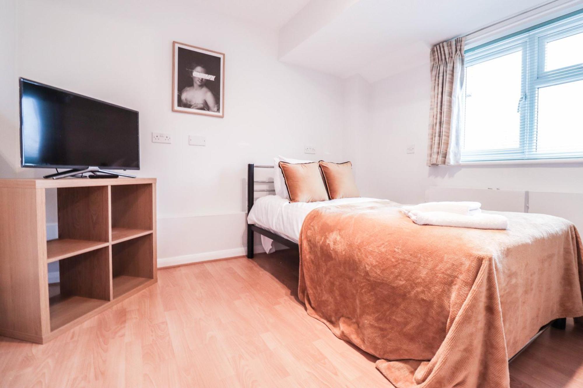 Bright And Spacious Contractor House L Parking! Borehamwood Zewnętrze zdjęcie