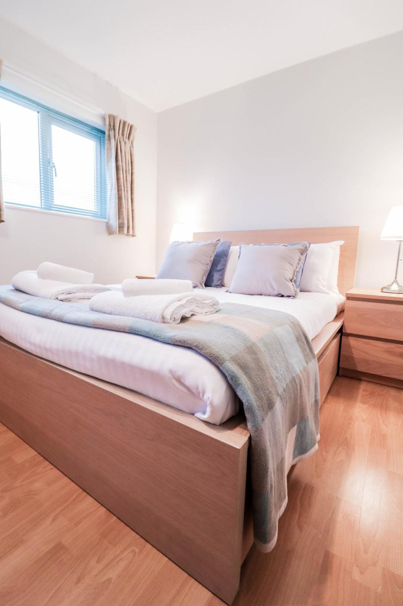 Bright And Spacious Contractor House L Parking! Borehamwood Zewnętrze zdjęcie