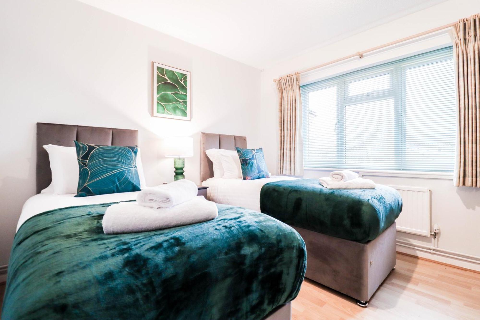 Bright And Spacious Contractor House L Parking! Borehamwood Zewnętrze zdjęcie