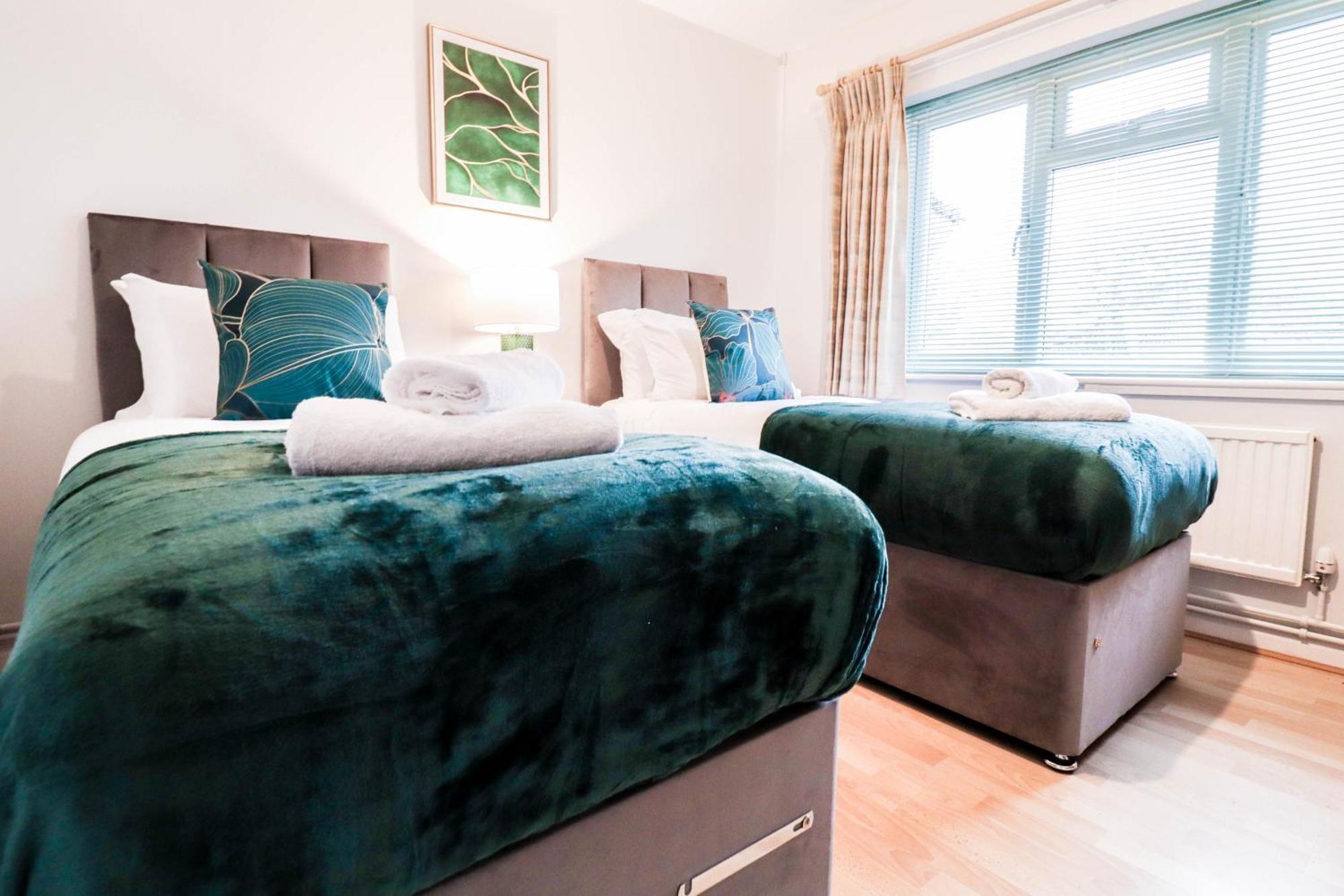 Bright And Spacious Contractor House L Parking! Borehamwood Zewnętrze zdjęcie