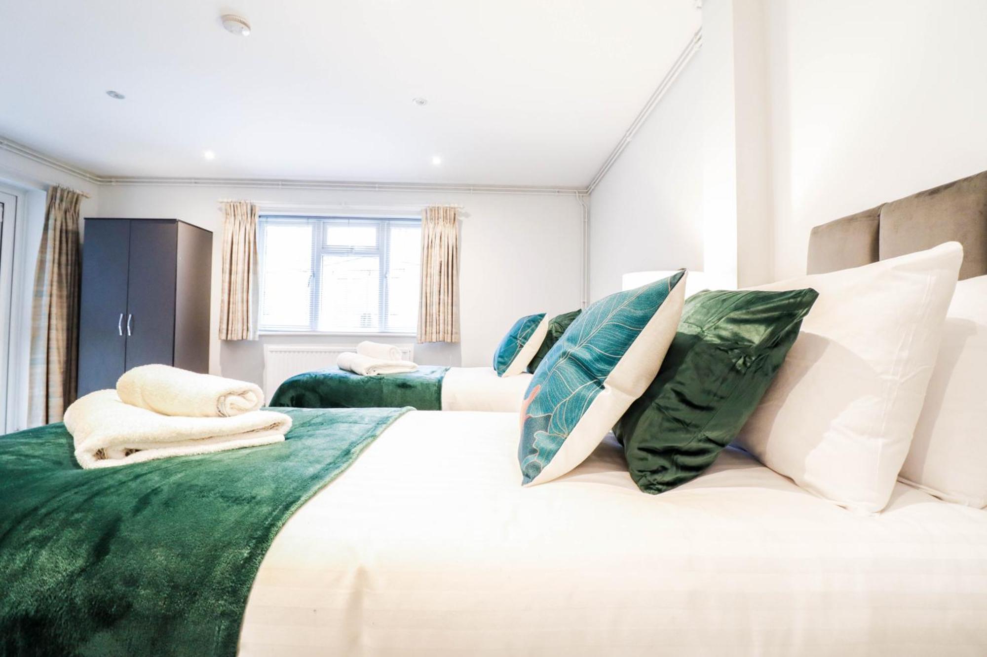 Bright And Spacious Contractor House L Parking! Borehamwood Zewnętrze zdjęcie