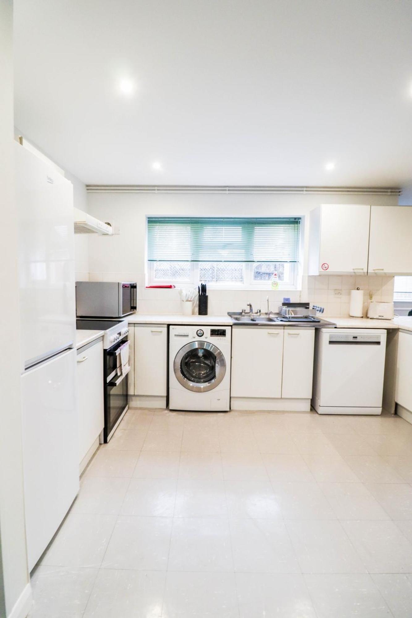 Bright And Spacious Contractor House L Parking! Borehamwood Zewnętrze zdjęcie