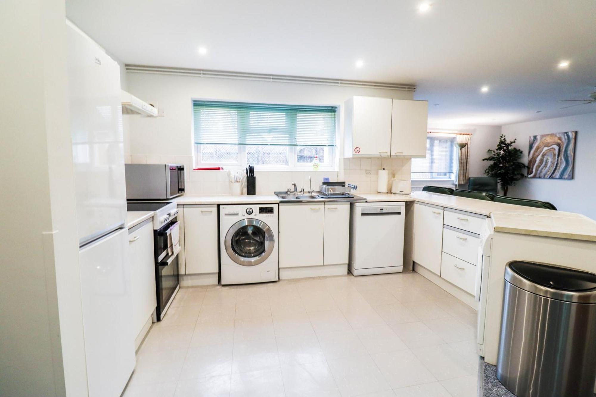 Bright And Spacious Contractor House L Parking! Borehamwood Zewnętrze zdjęcie