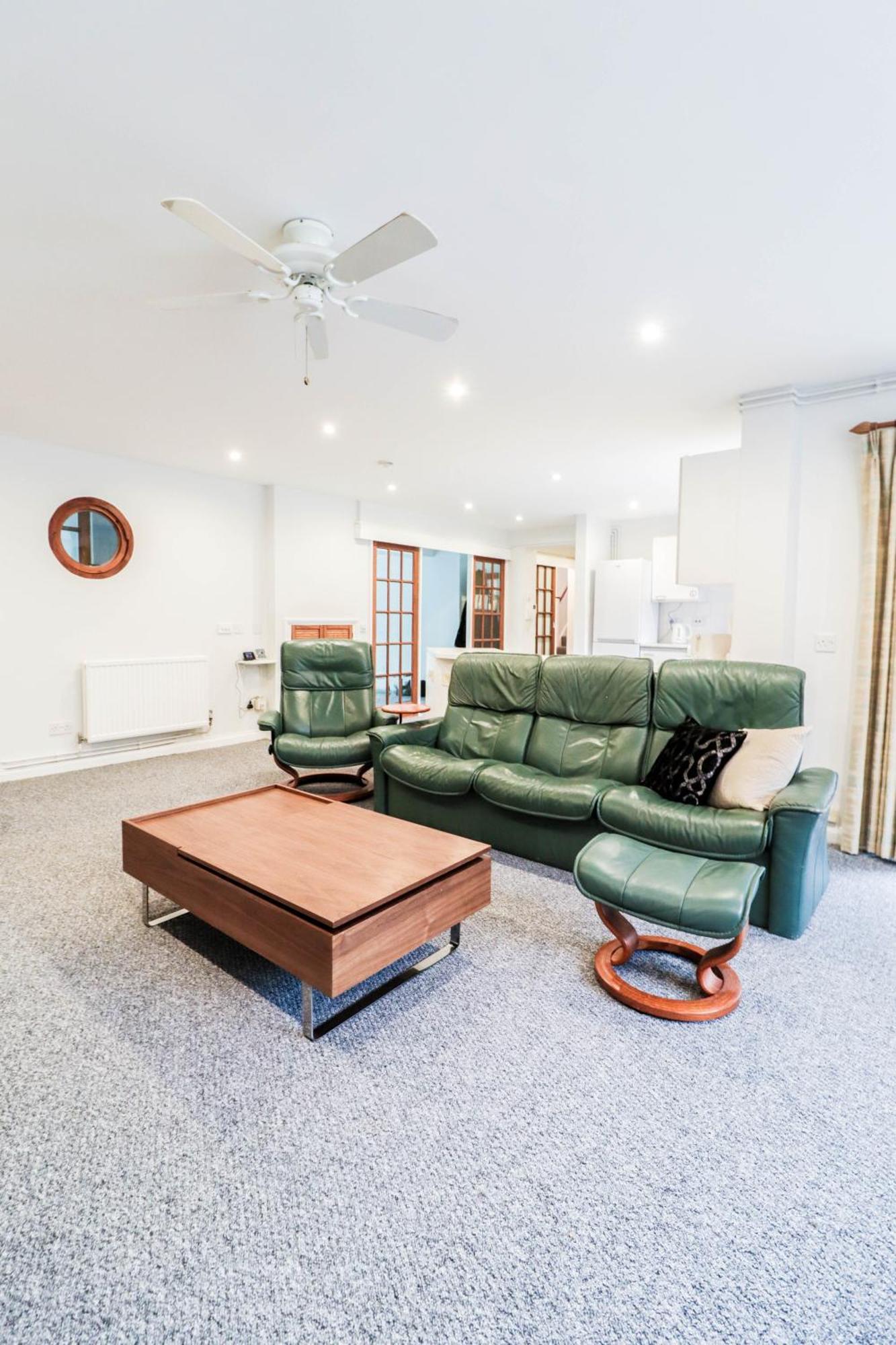 Bright And Spacious Contractor House L Parking! Borehamwood Zewnętrze zdjęcie