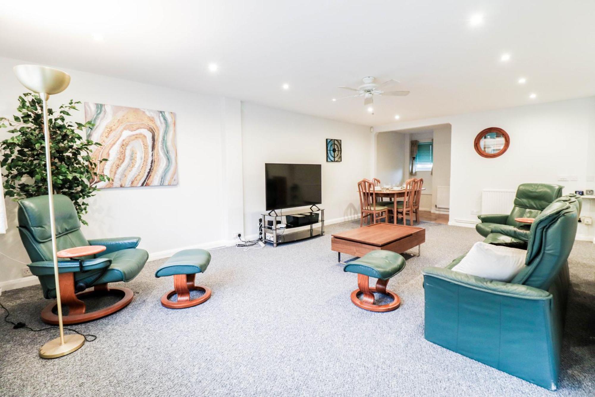 Bright And Spacious Contractor House L Parking! Borehamwood Zewnętrze zdjęcie