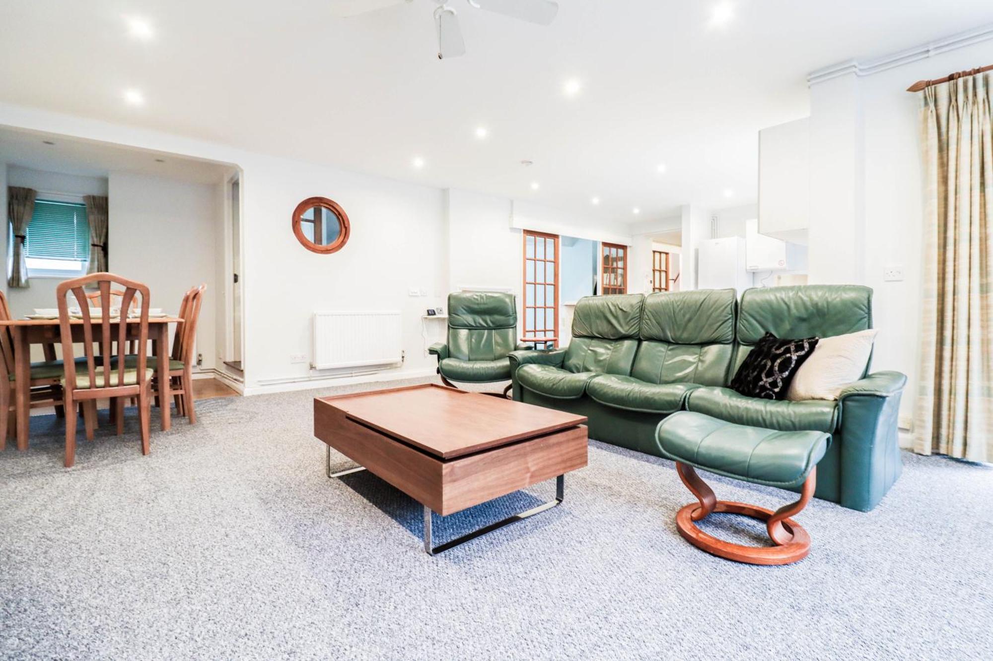 Bright And Spacious Contractor House L Parking! Borehamwood Zewnętrze zdjęcie